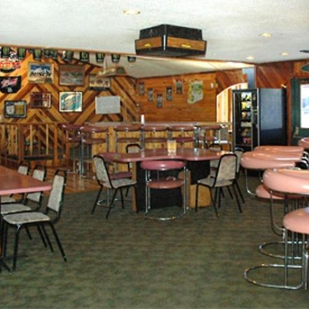 Zellar'S Village Inn Newberry ภายนอก รูปภาพ