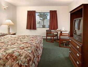 Zellar'S Village Inn Newberry ภายนอก รูปภาพ